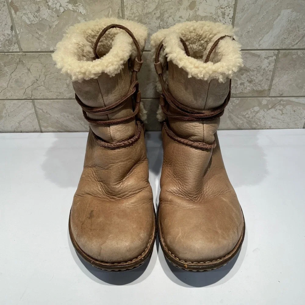 UGG Australia Caspia‎ Tan Leather Shearling Mid Calf Boots Wrap Lace Womens 9